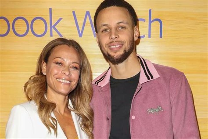 What race is Stephen Curry mom