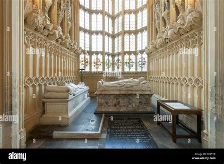 What royals are buried at Westminster Abbey