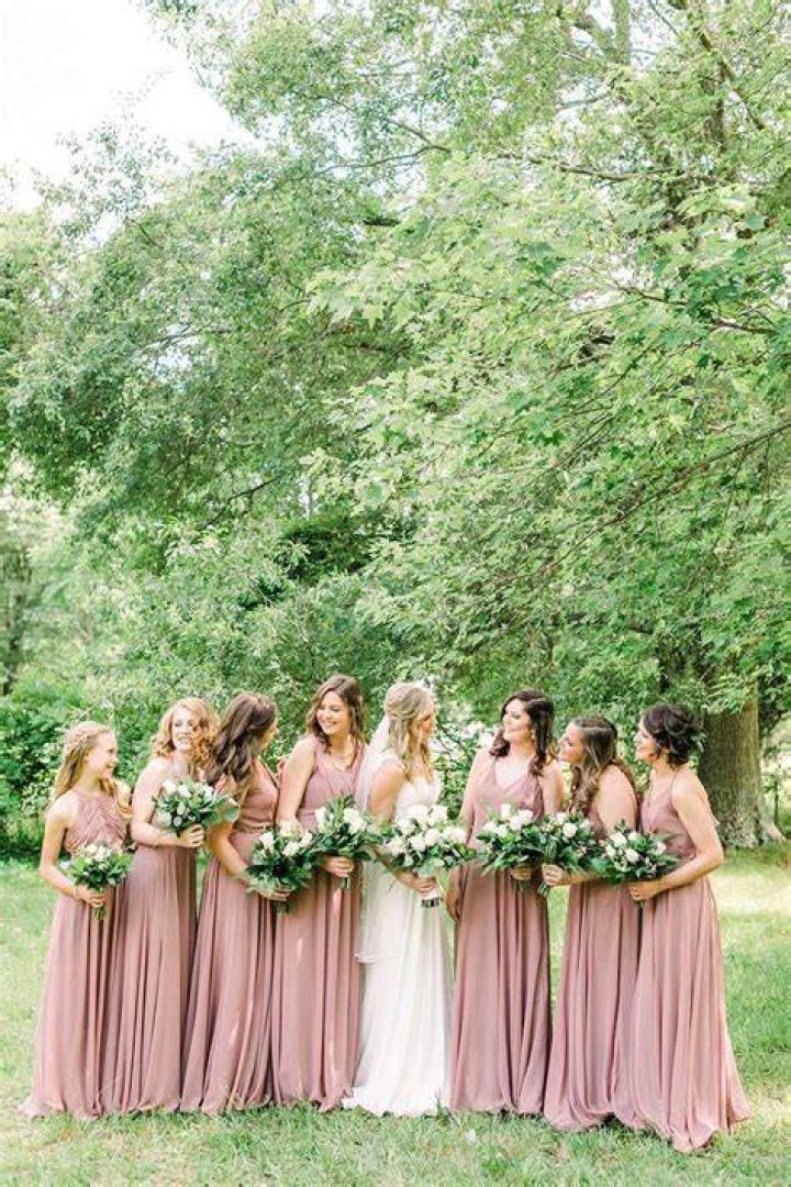What should I bring to a bridesmaid dress
