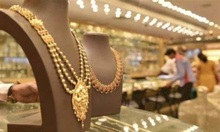 What should I look for when buying gold