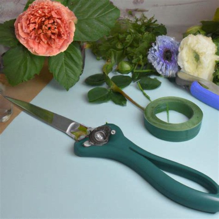 What tools does a florist need