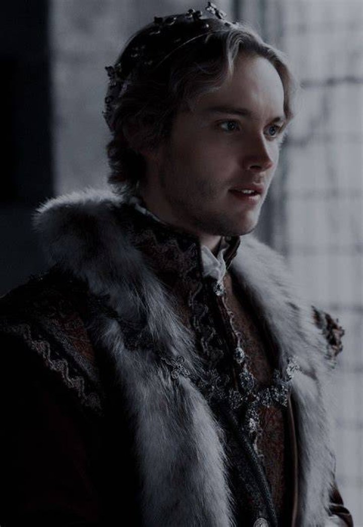 Who becomes king after Francis died in Reign