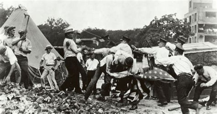 Who led the attack on the Bonus Army