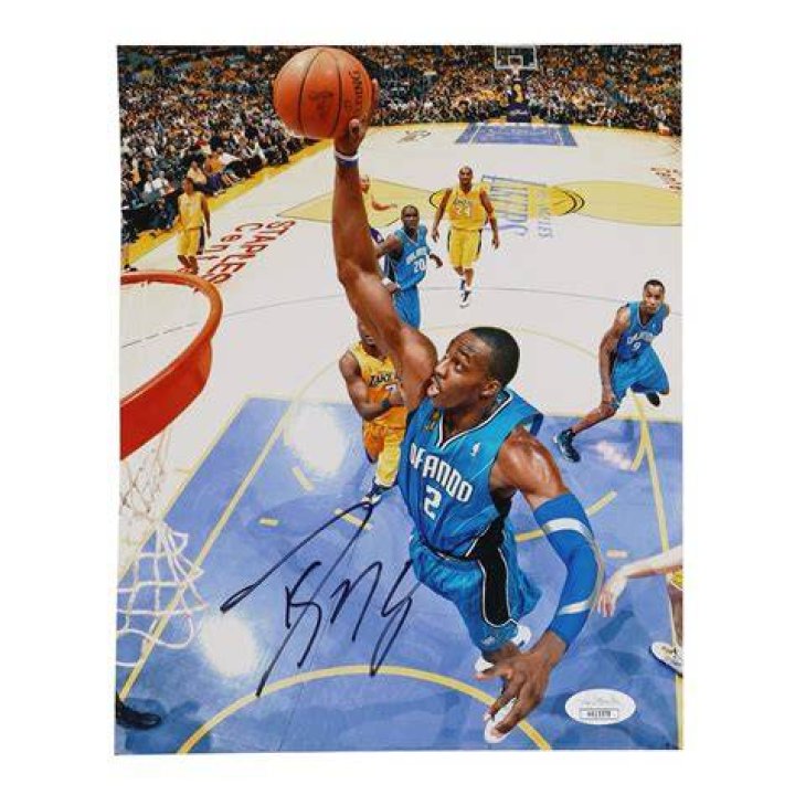 Who signed Dwight Howard