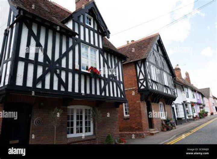 Why are Tudor houses wonky
