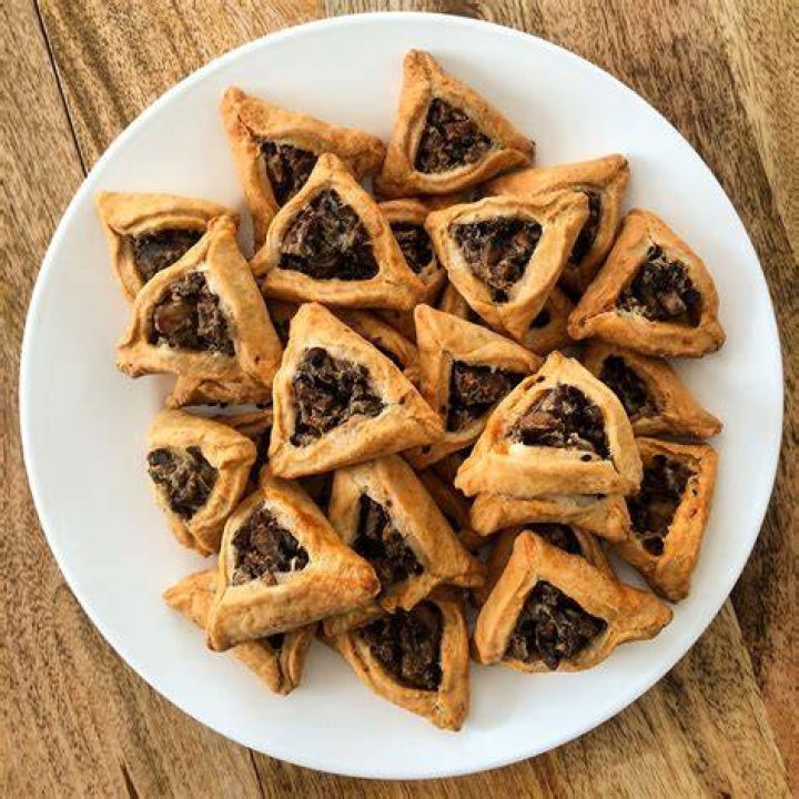 Why do Jews eat hamantaschen on Purim