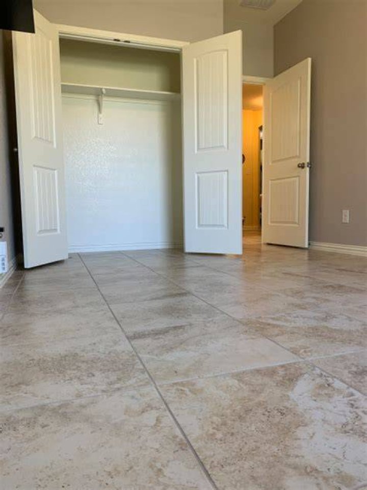 Why do most homes in Florida have tile floors